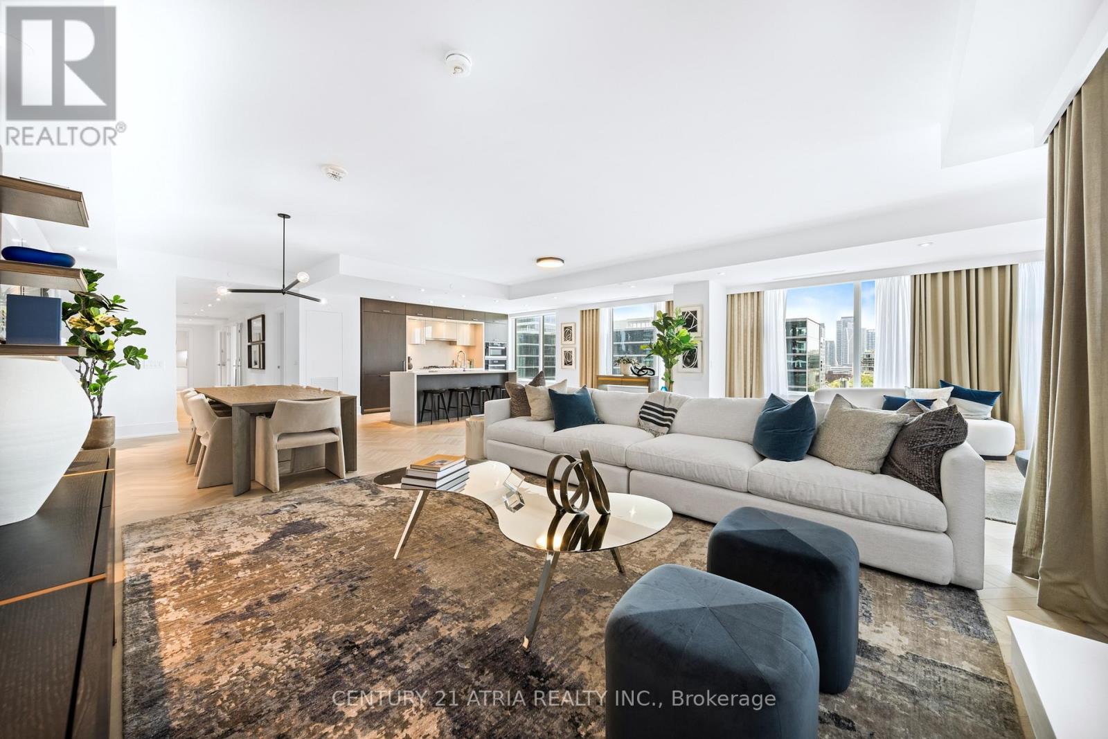 810 - 455 Wellington Street W, Toronto, ON - Indoor Photo Showing Living Room With Fireplace