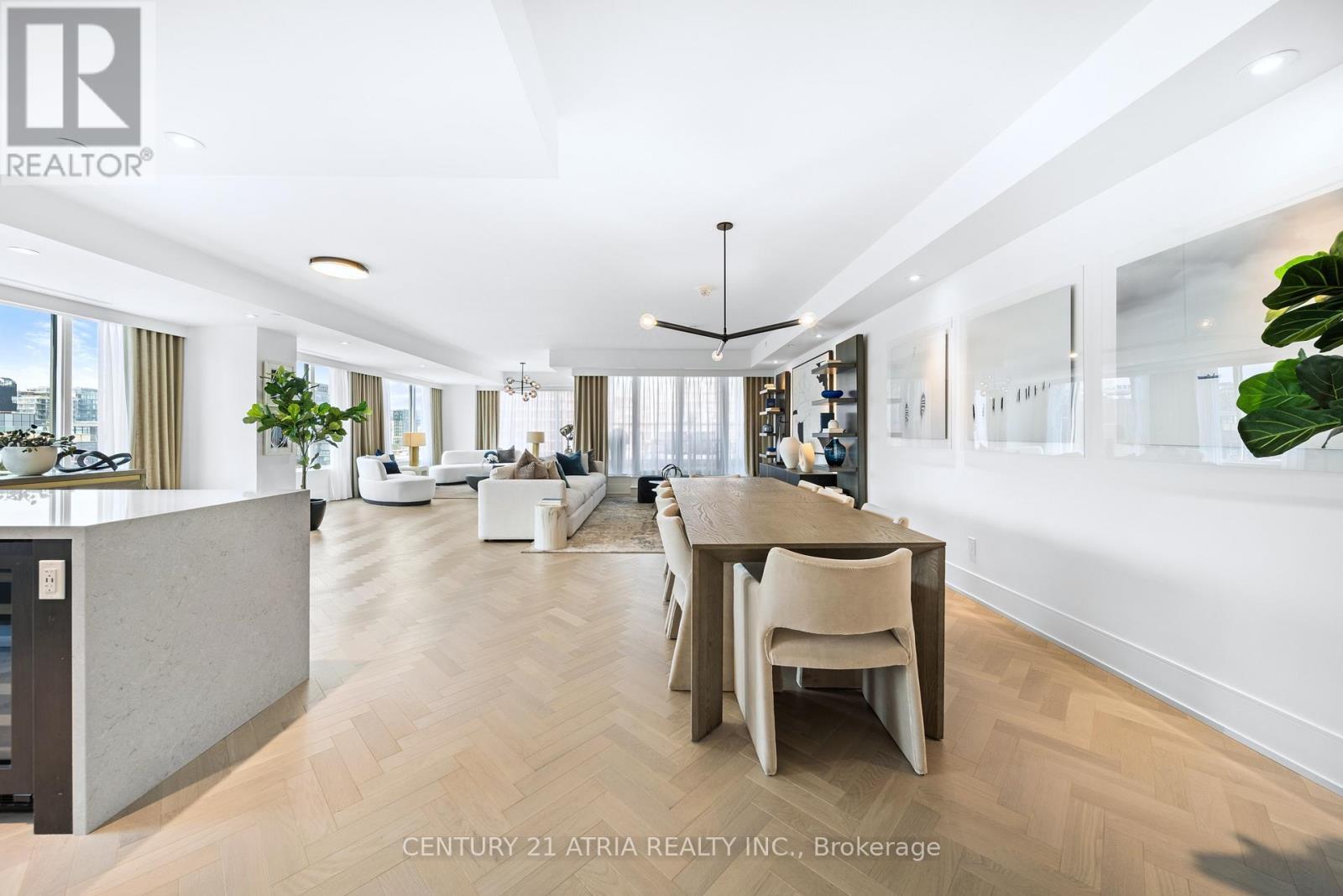 810 - 455 Wellington Street W, Toronto, ON - Indoor