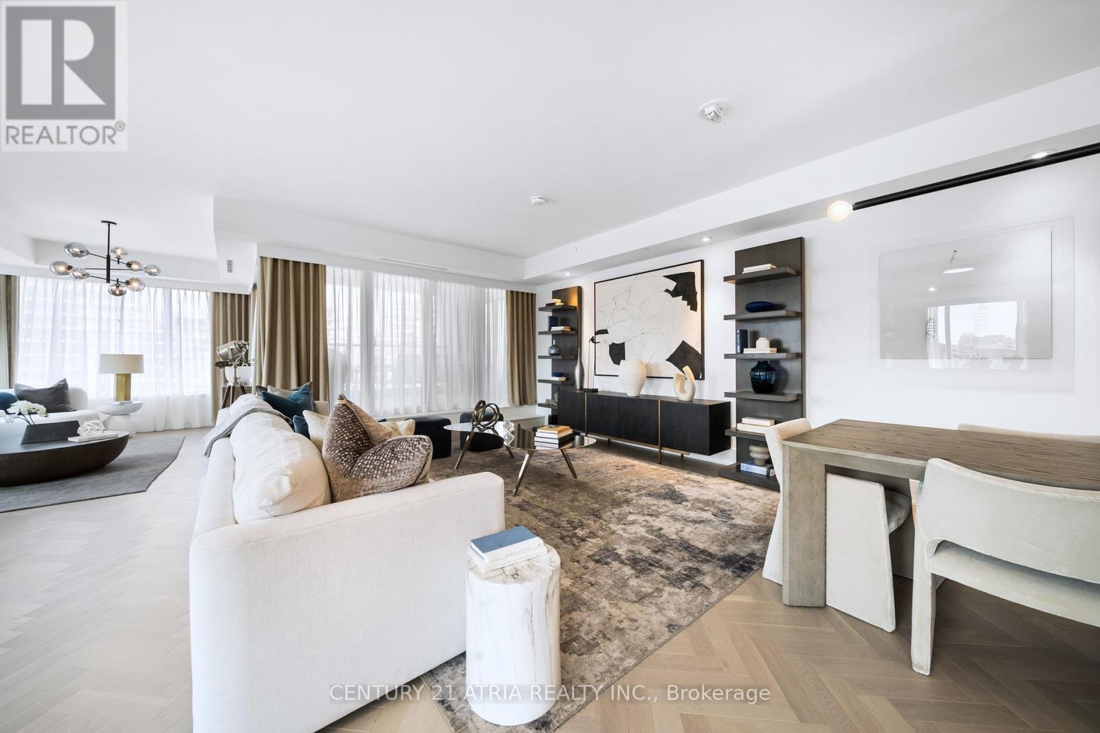 810 - 455 Wellington Street W, Toronto, ON - Indoor