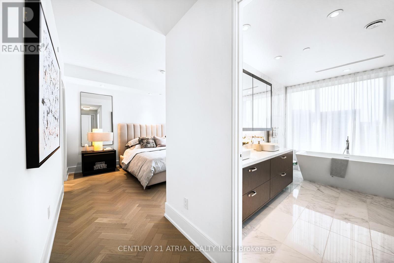 810 - 455 Wellington Street W, Toronto, ON - Indoor Photo Showing Bedroom