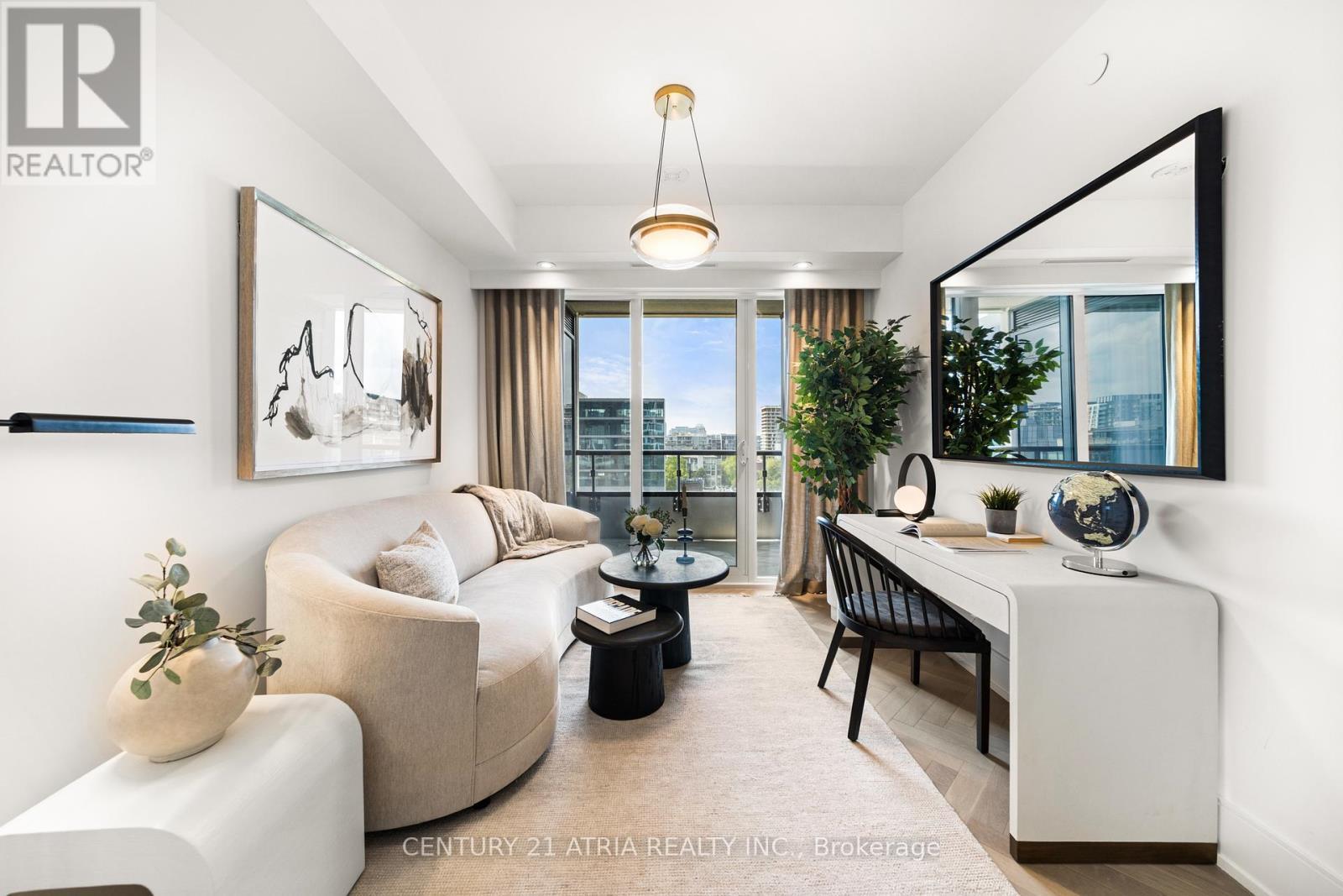 810 - 455 Wellington Street W, Toronto, ON - Indoor Photo Showing Other Room