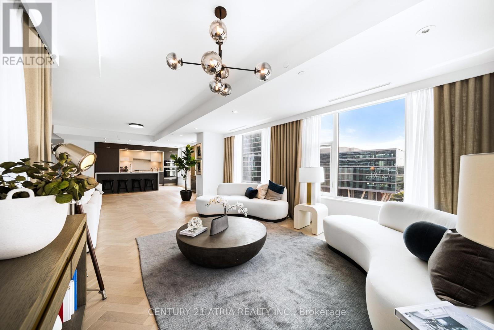 810 - 455 Wellington Street W, Toronto, ON - Indoor Photo Showing Living Room