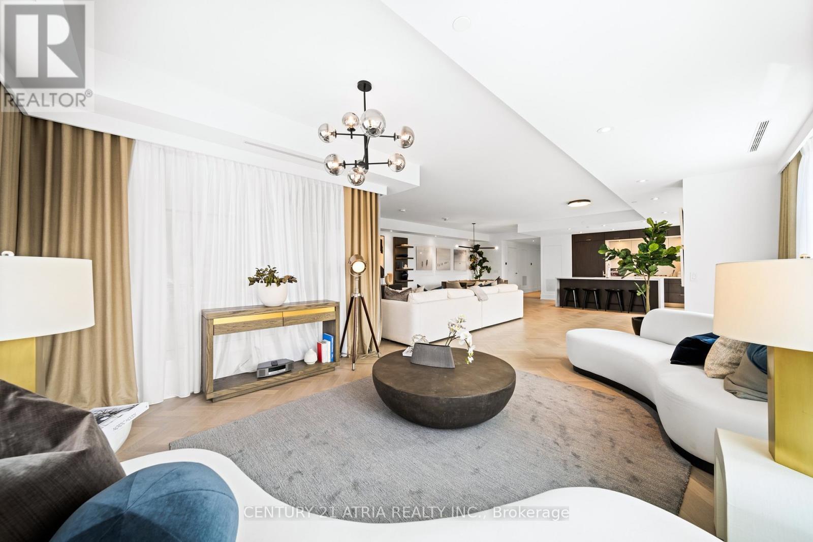 810 - 455 Wellington Street W, Toronto, ON - Indoor Photo Showing Living Room