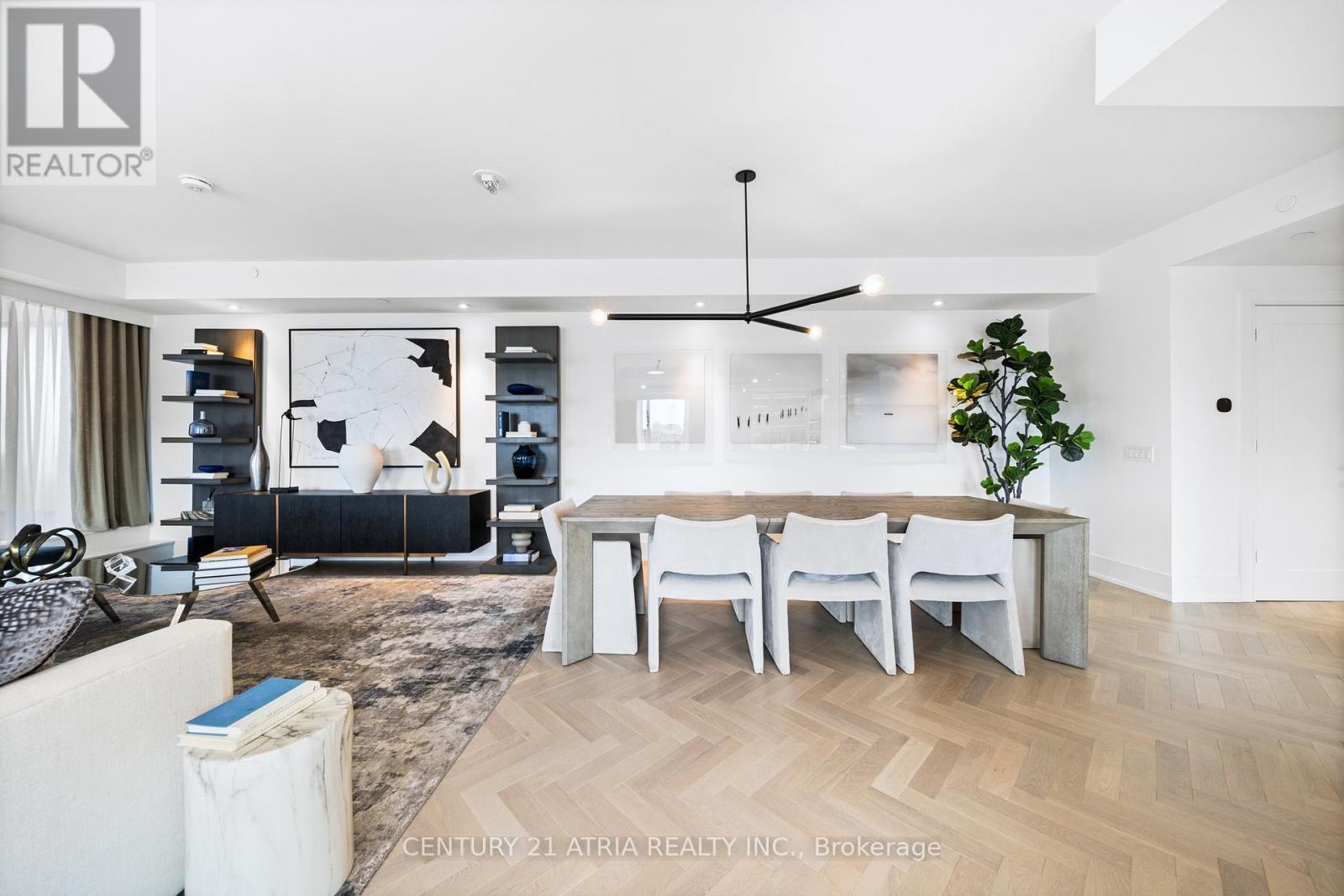 810 - 455 Wellington Street W, Toronto, ON - Indoor