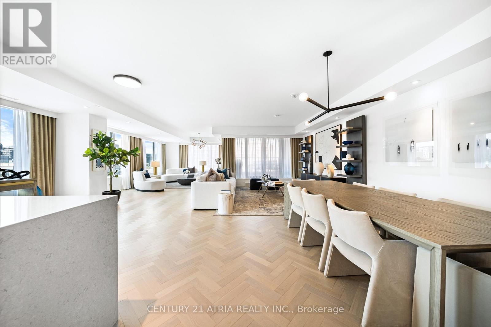 810 - 455 Wellington Street W, Toronto, ON - Indoor