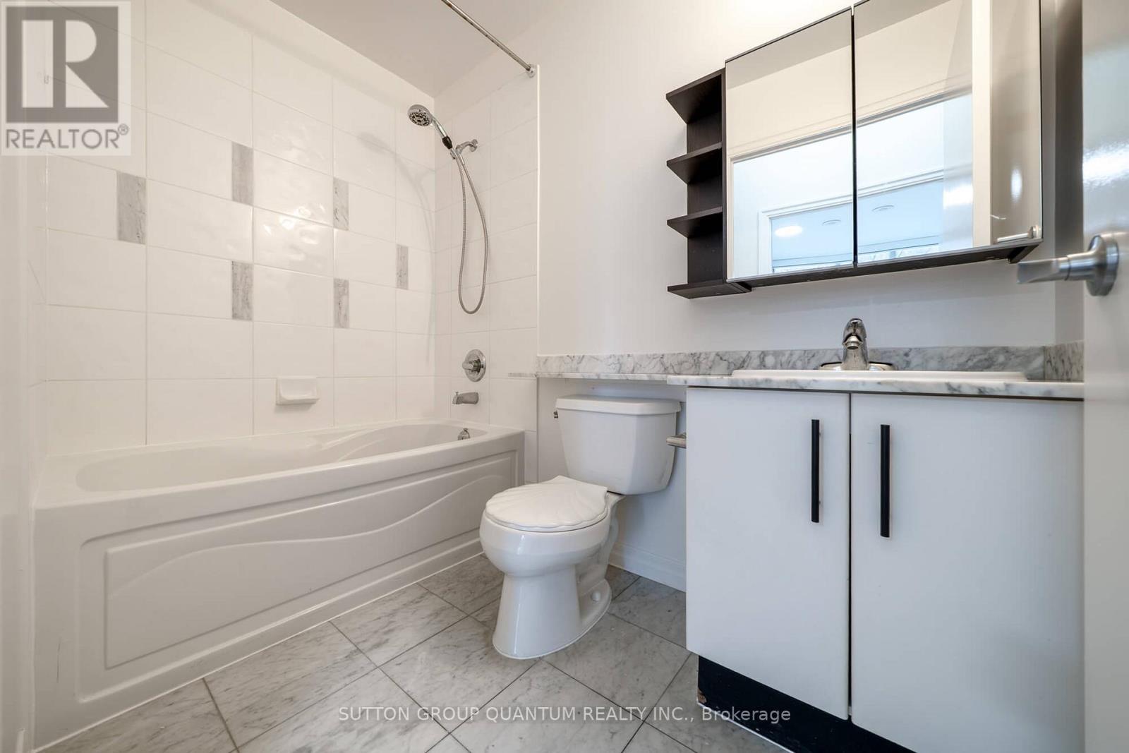 206 - 16 Yonge Street, Toronto, ON - Indoor Photo Showing Bathroom
