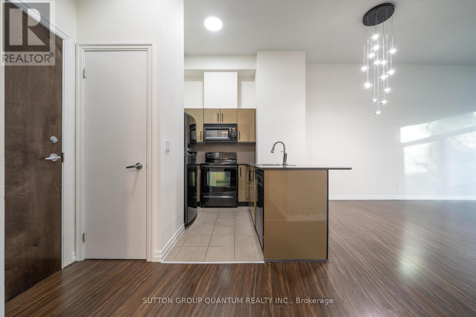 206 - 16 Yonge Street, Toronto, ON - Indoor Photo Showing Kitchen