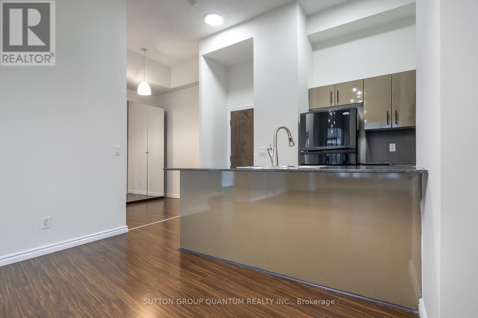 206 - 16 Yonge Street, Toronto, ON - Indoor Photo Showing Kitchen