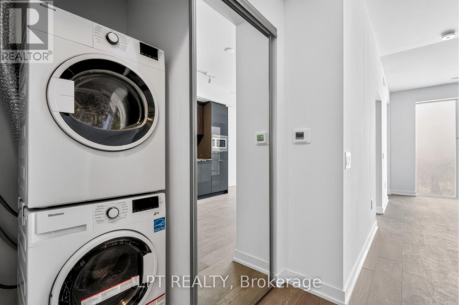 536 - 20 O'Neill Road, Toronto, ON - Indoor Photo Showing Laundry Room