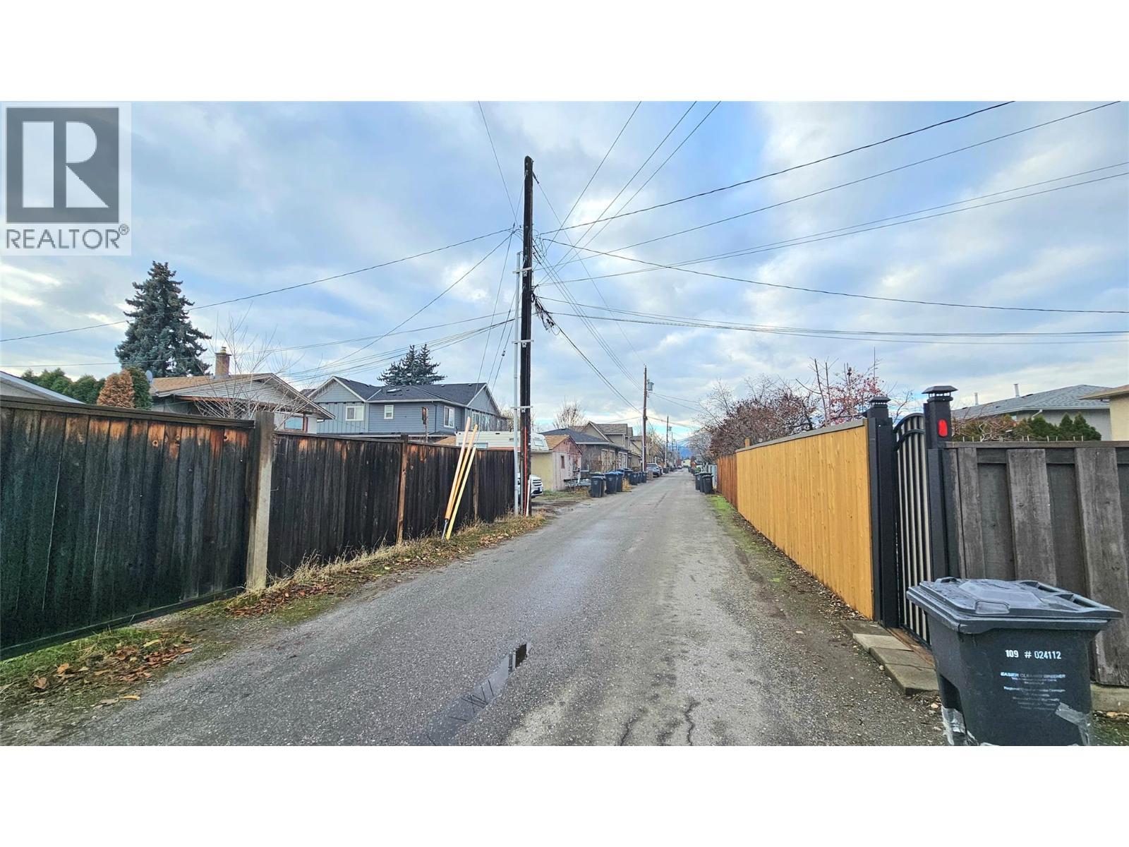 Back lane - 894 Morrison Avenue, Kelowna, BC - Outdoor