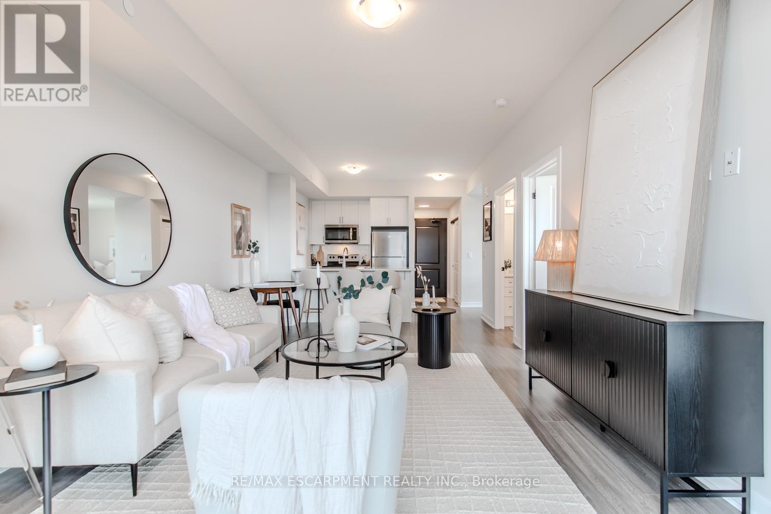 1106 - 870 Queenston Road, Hamilton, ON - Indoor Photo Showing Living Room