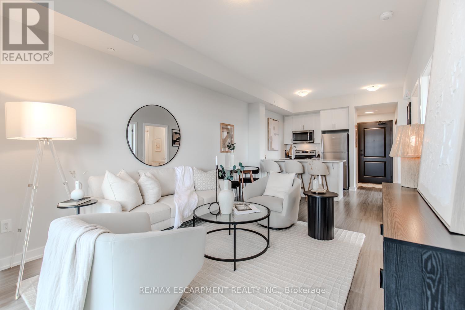 1106 - 870 Queenston Road, Hamilton, ON - Indoor Photo Showing Living Room