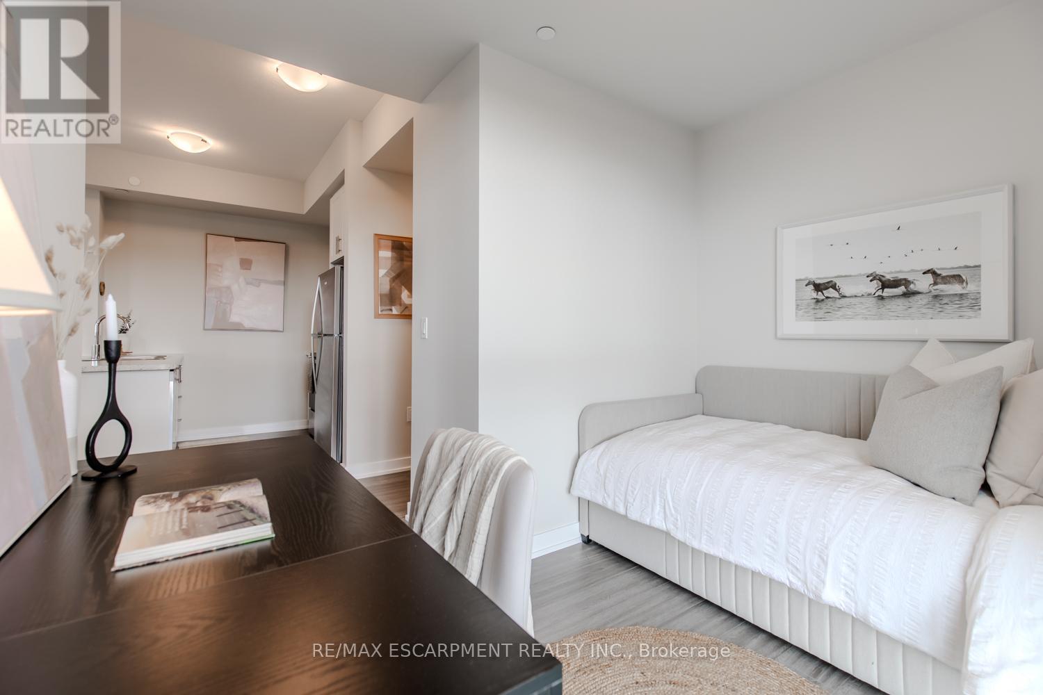 1106 - 870 Queenston Road, Hamilton, ON - Indoor