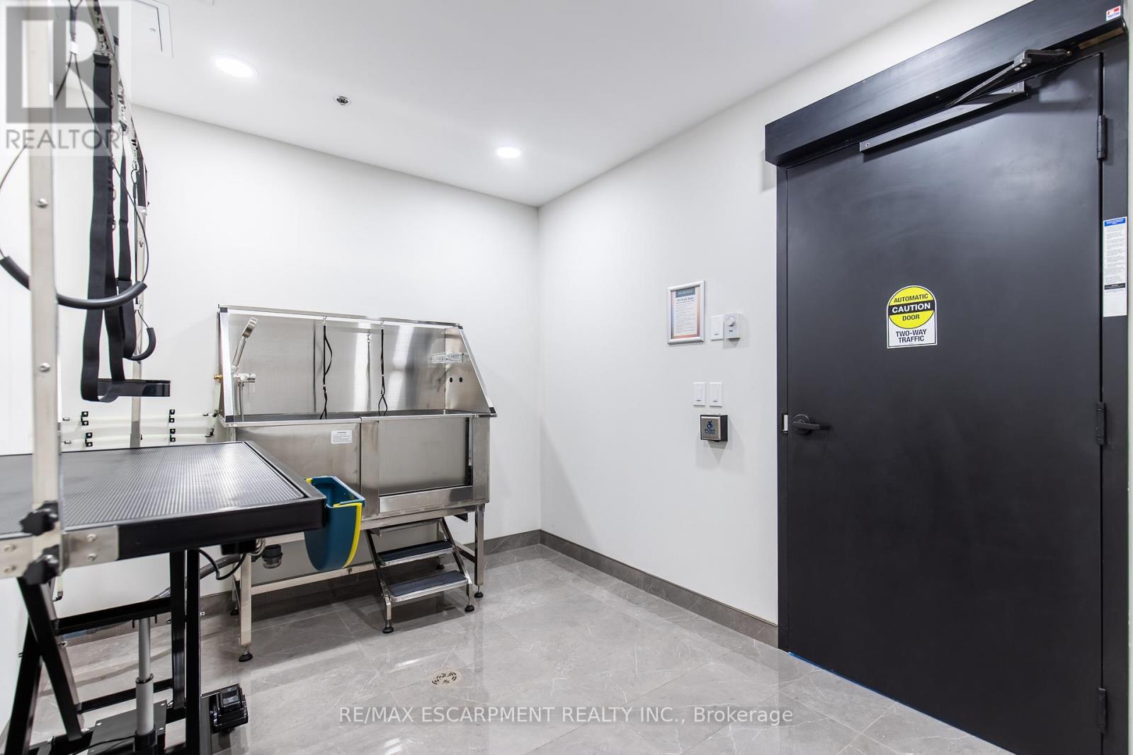 1106 - 870 Queenston Road, Hamilton, ON - Indoor