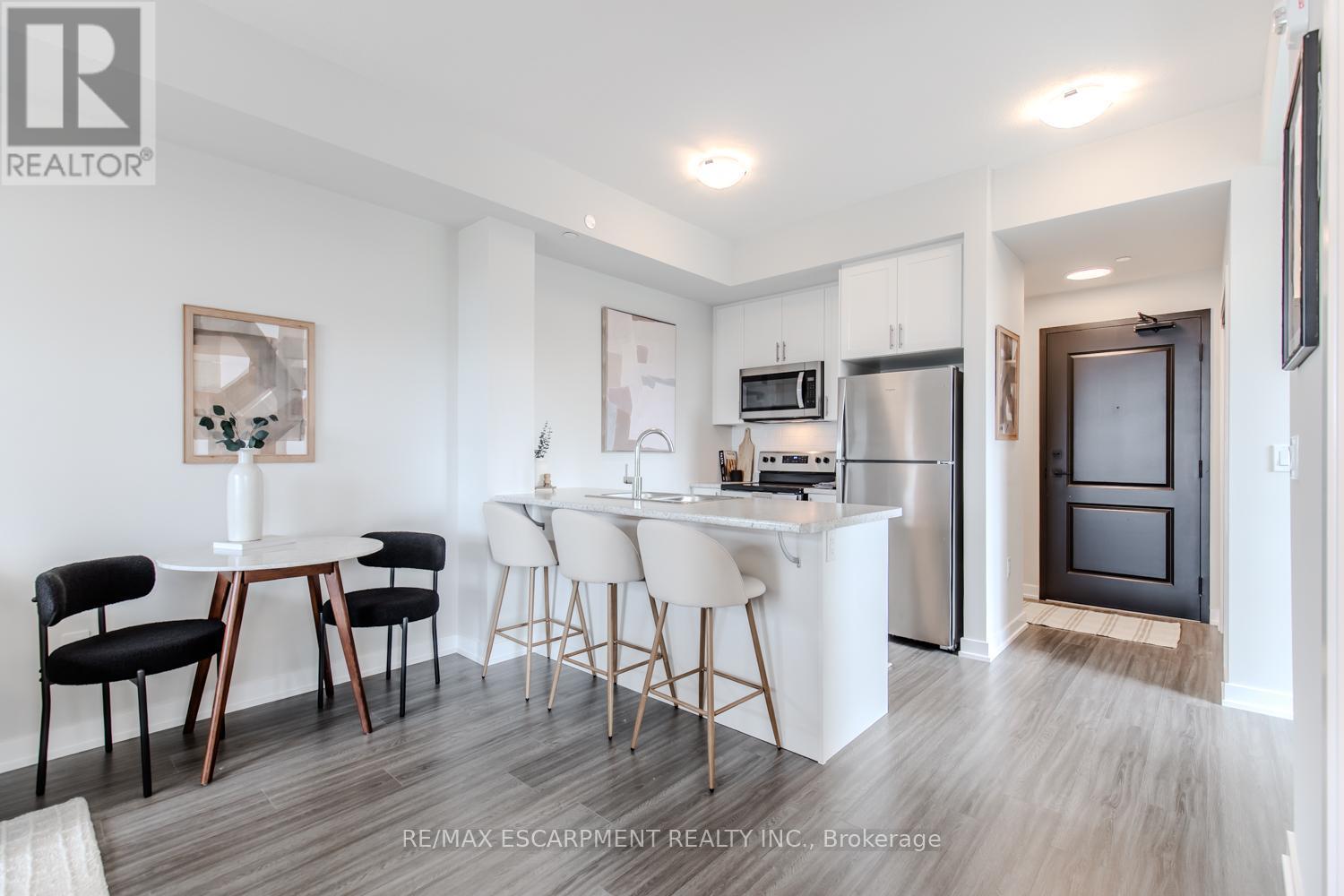 1106 - 870 Queenston Road, Hamilton, ON - Indoor Photo Showing Kitchen With Stainless Steel Kitchen