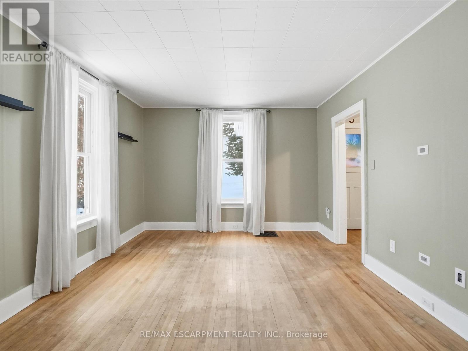 10 Duncan Street E, Huntsville, ON - Indoor Photo Showing Other Room