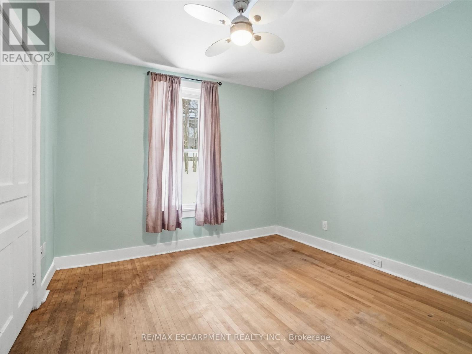 10 Duncan Street E, Huntsville, ON - Indoor Photo Showing Other Room