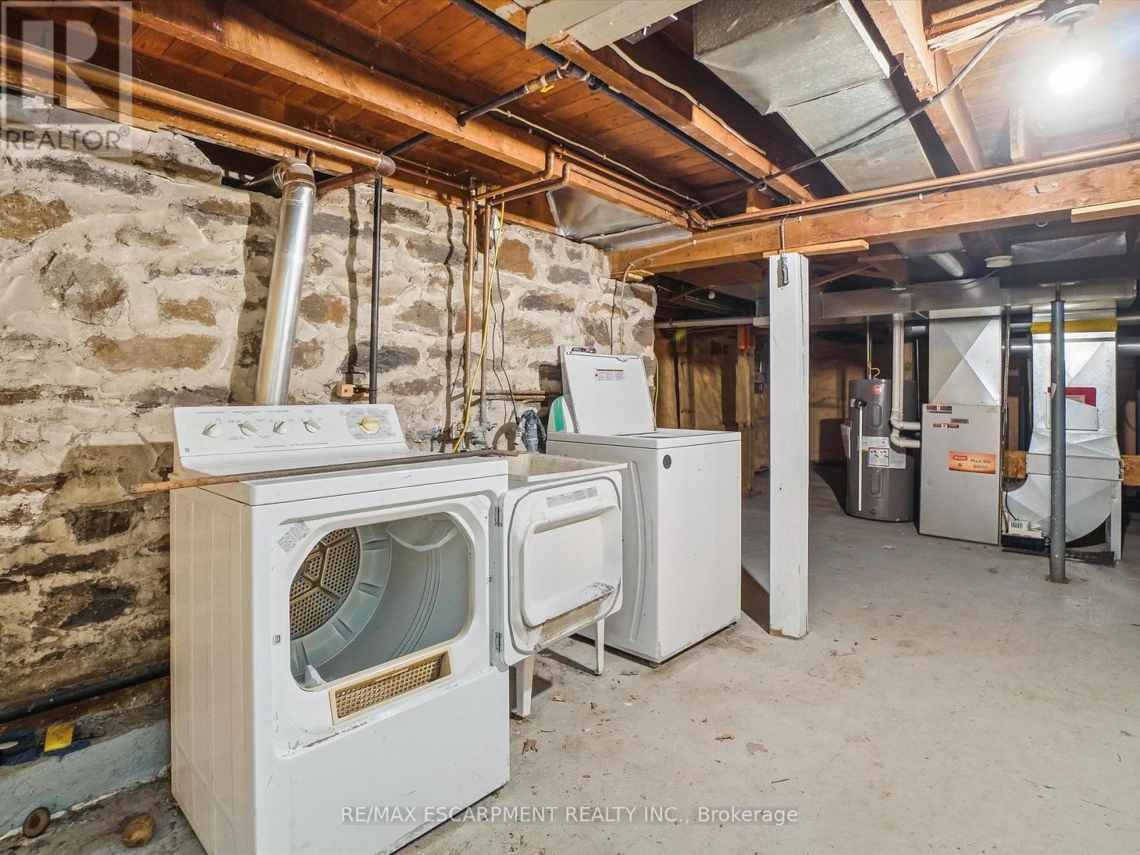 10 Duncan Street E, Huntsville, ON - Indoor Photo Showing Laundry Room