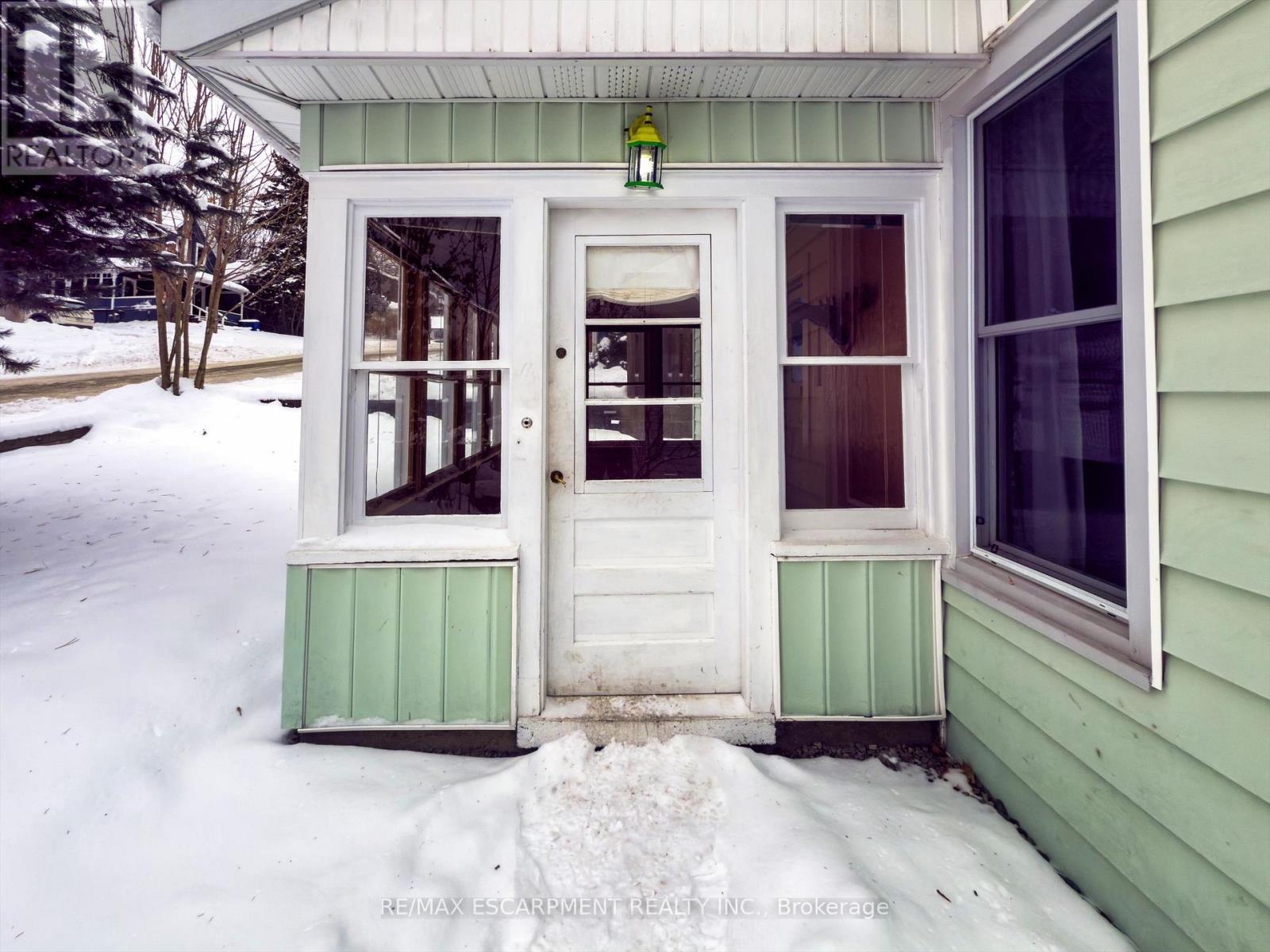 10 Duncan Street E, Huntsville, ON - Outdoor With Exterior