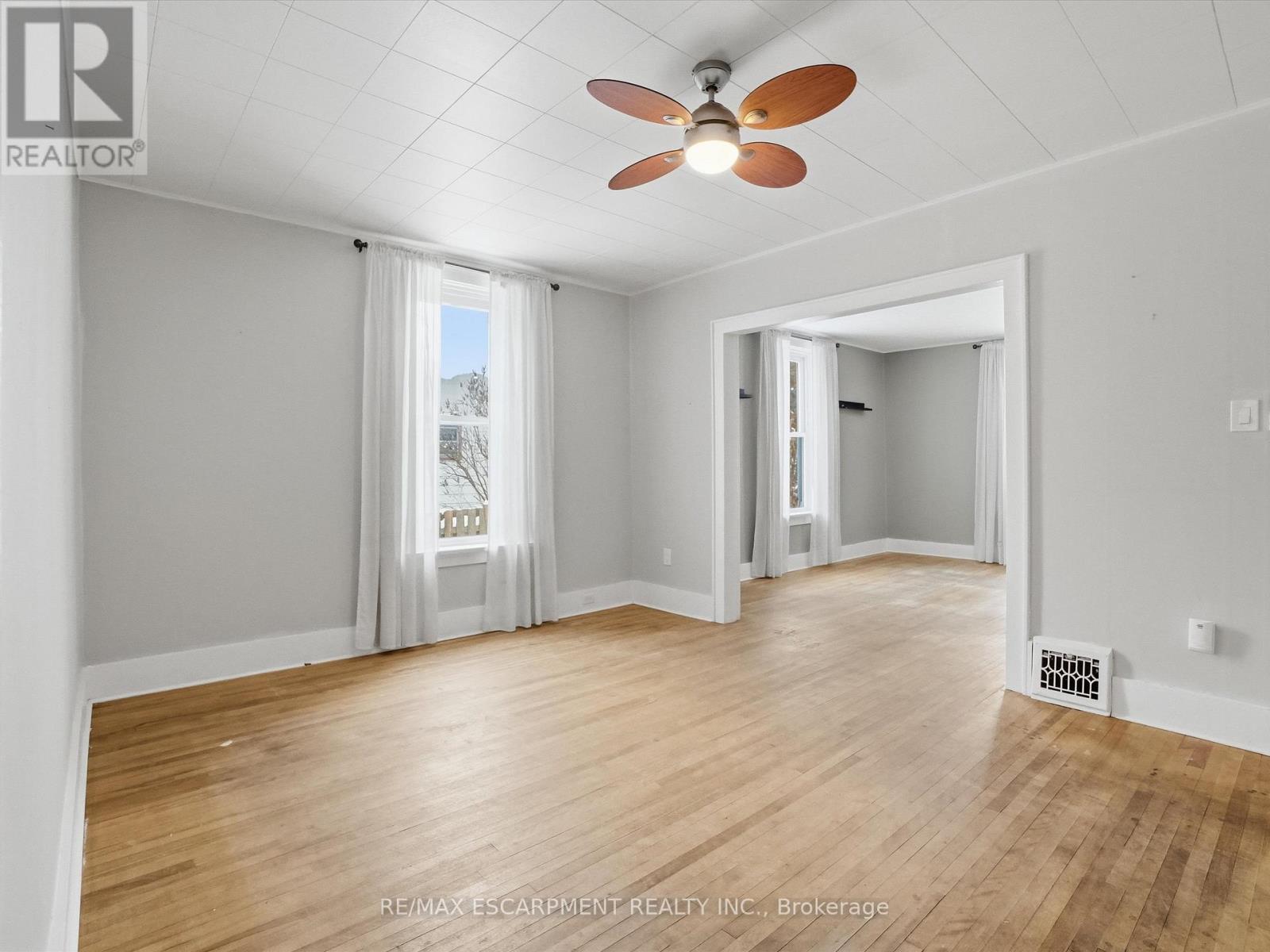 10 Duncan Street E, Huntsville, ON - Indoor Photo Showing Other Room