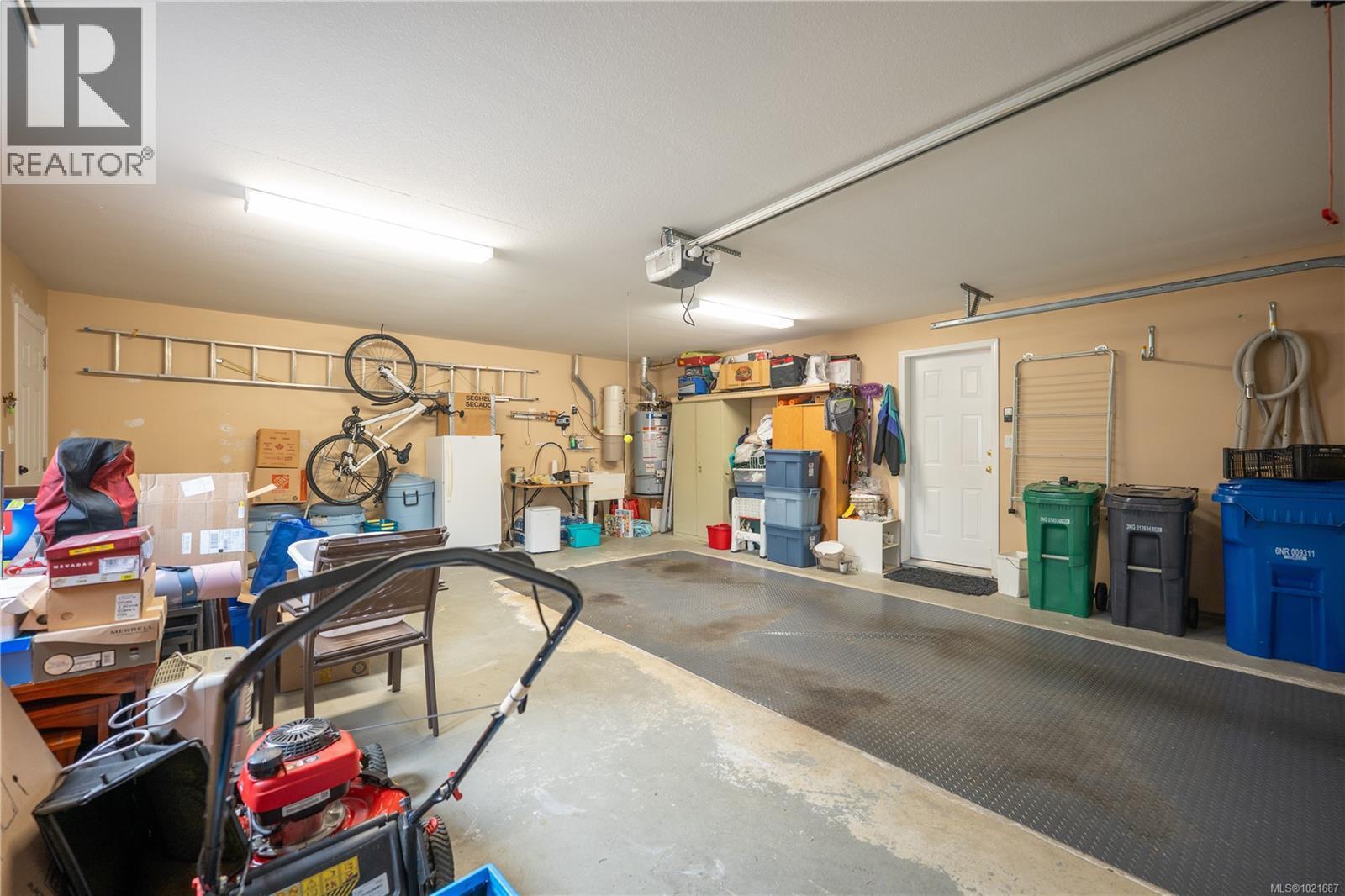 5027 Tiffany Pl, Nanaimo, BC - Indoor Photo Showing Garage