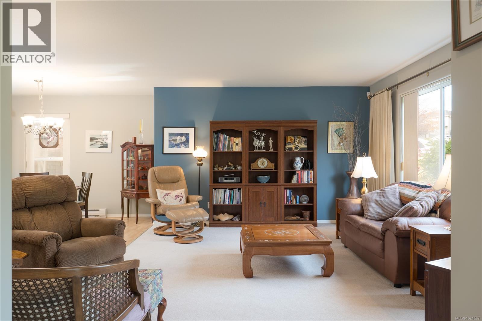 5027 Tiffany Pl, Nanaimo, BC - Indoor Photo Showing Living Room
