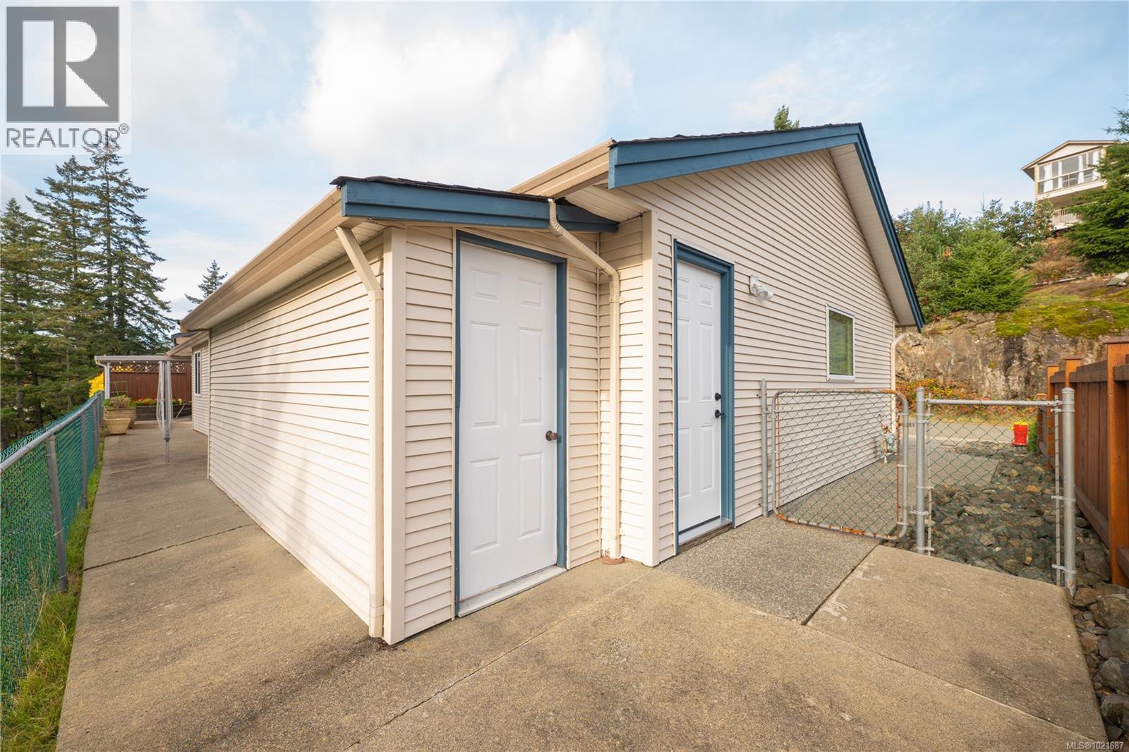 5027 Tiffany Pl, Nanaimo, BC - Outdoor With Exterior