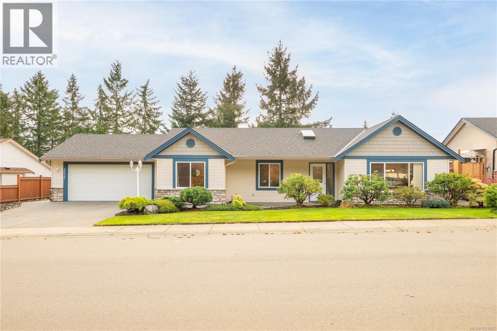 5027 Tiffany Pl, Nanaimo, BC - Outdoor With Facade