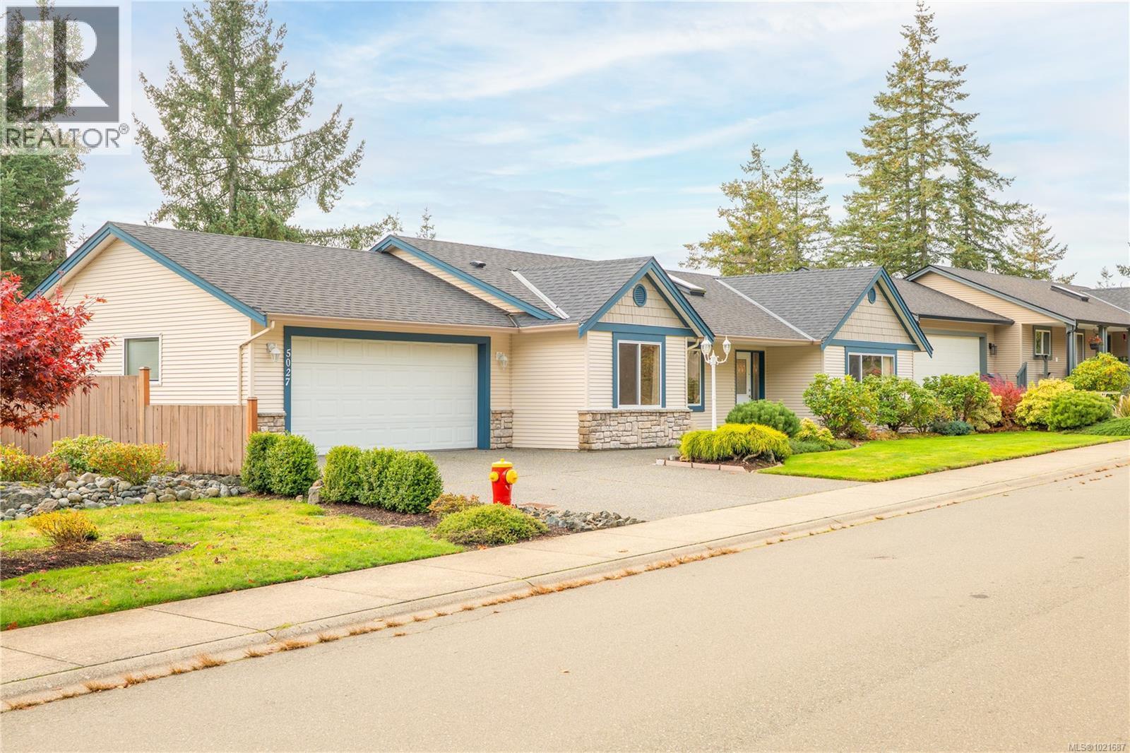 5027 Tiffany Pl, Nanaimo, BC - Outdoor With Facade