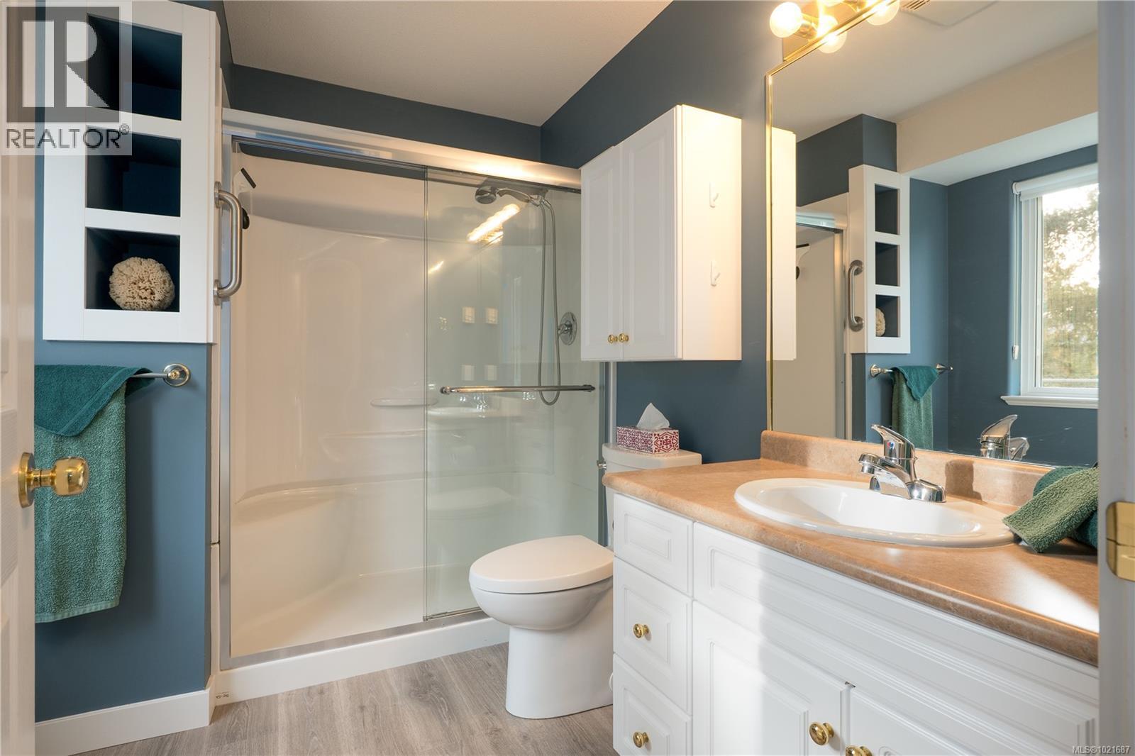 5027 Tiffany Pl, Nanaimo, BC - Indoor Photo Showing Bathroom