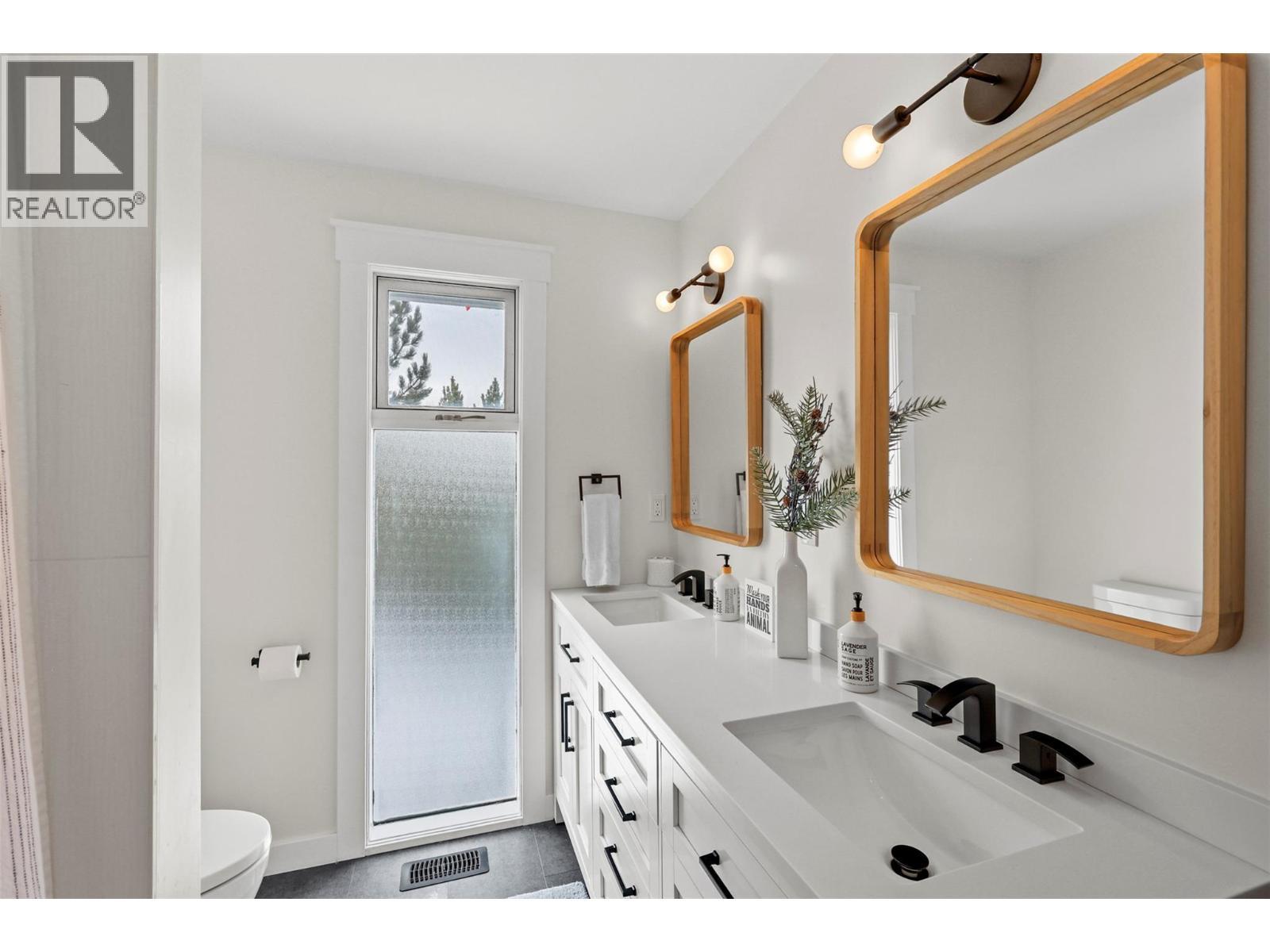 2010 High Country Boulevard, Kamloops, BC - Indoor Photo Showing Bathroom