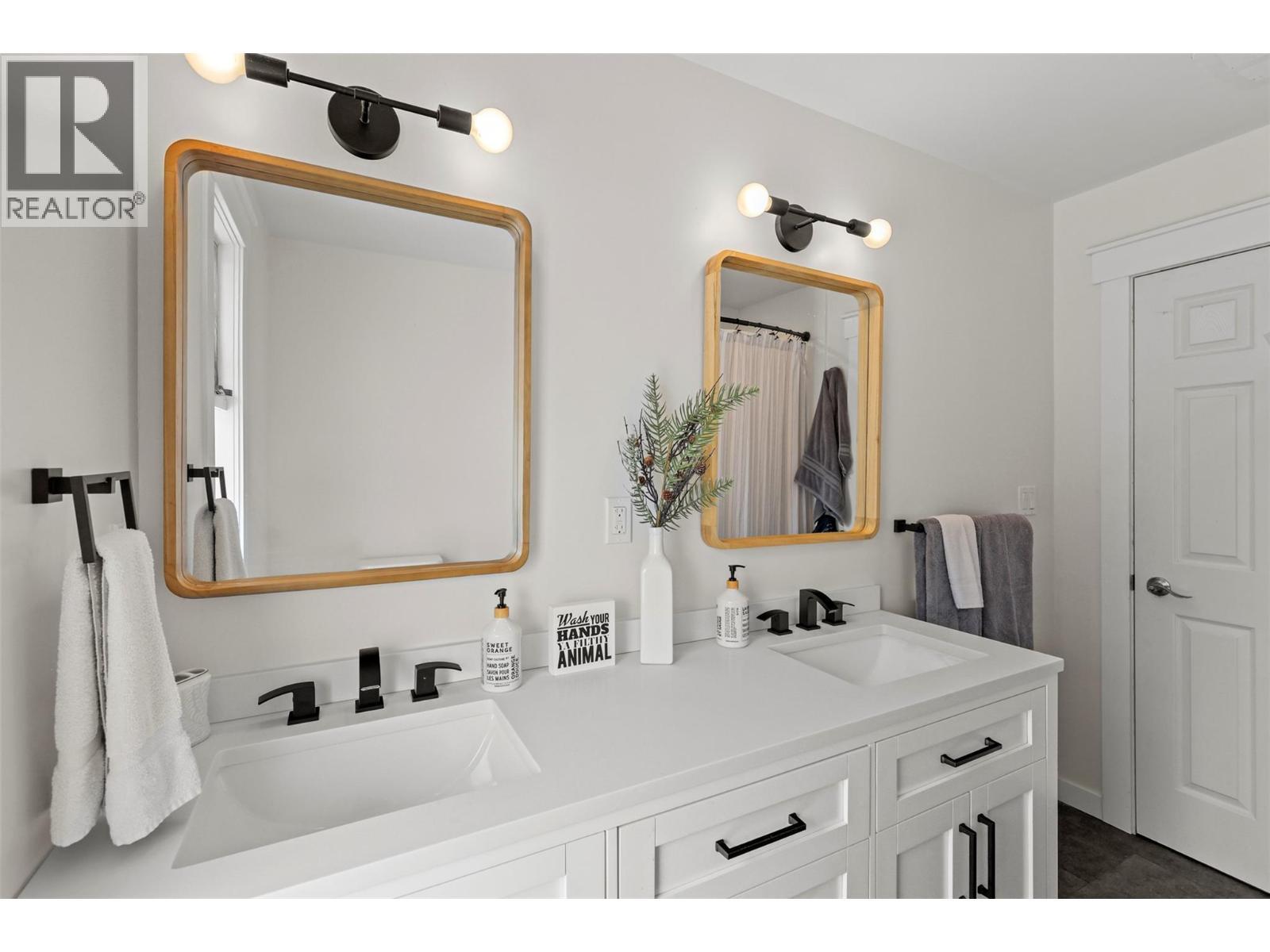 2010 High Country Boulevard, Kamloops, BC - Indoor Photo Showing Bathroom