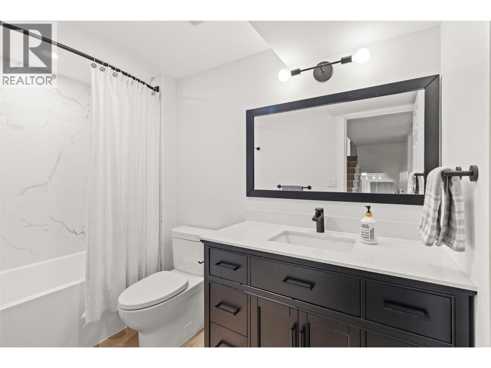 2010 High Country Boulevard, Kamloops, BC - Indoor Photo Showing Bathroom