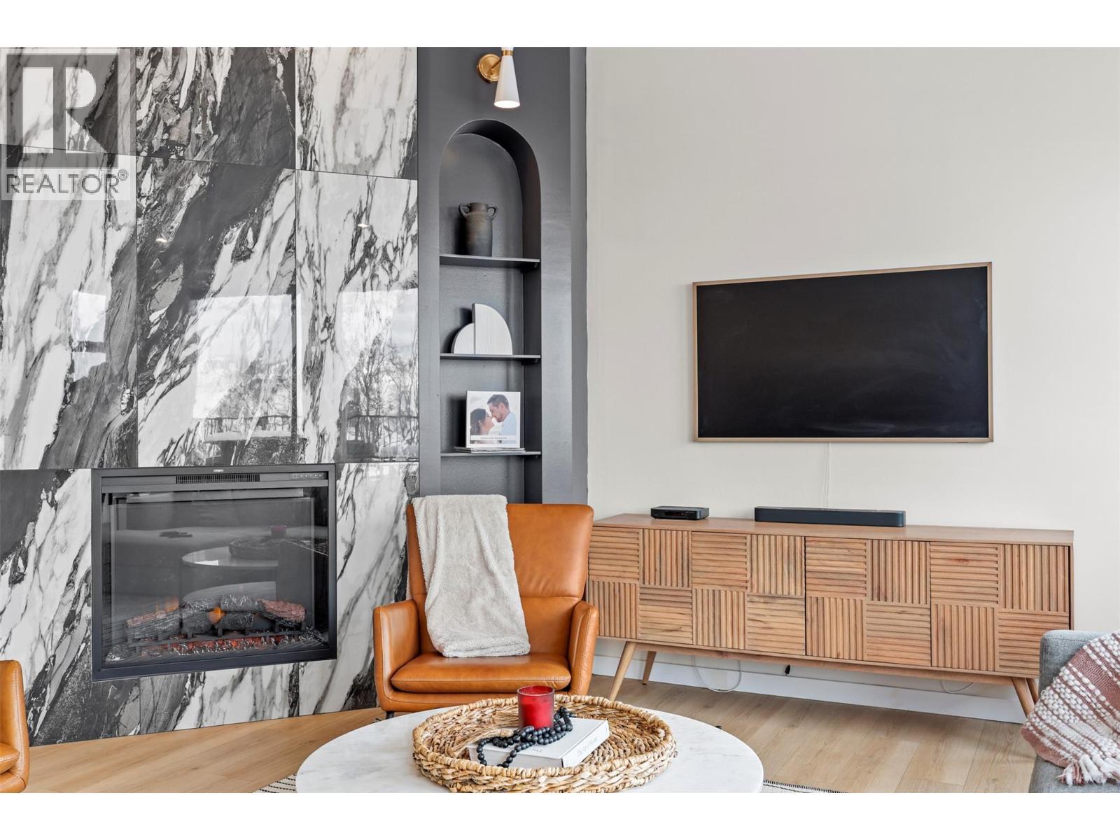 2010 High Country Boulevard, Kamloops, BC - Indoor Photo Showing Living Room