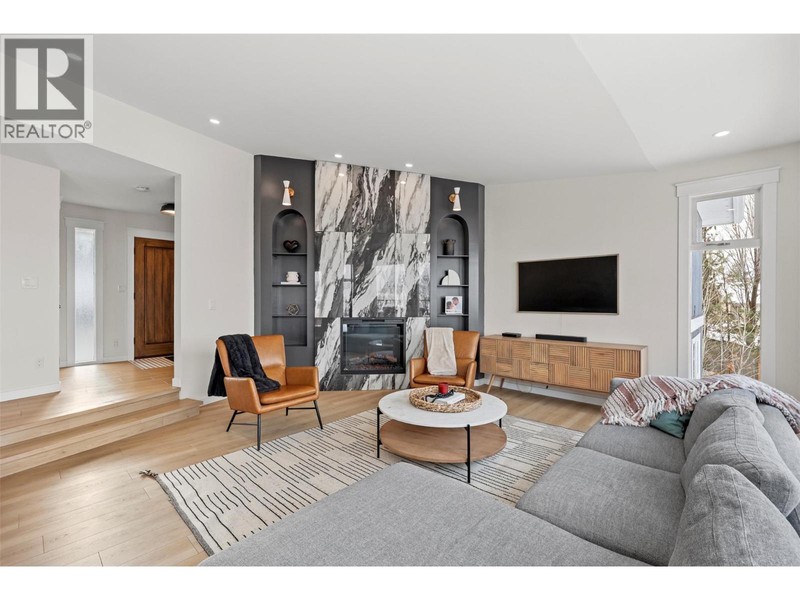 2010 High Country Boulevard, Kamloops, BC - Indoor Photo Showing Living Room