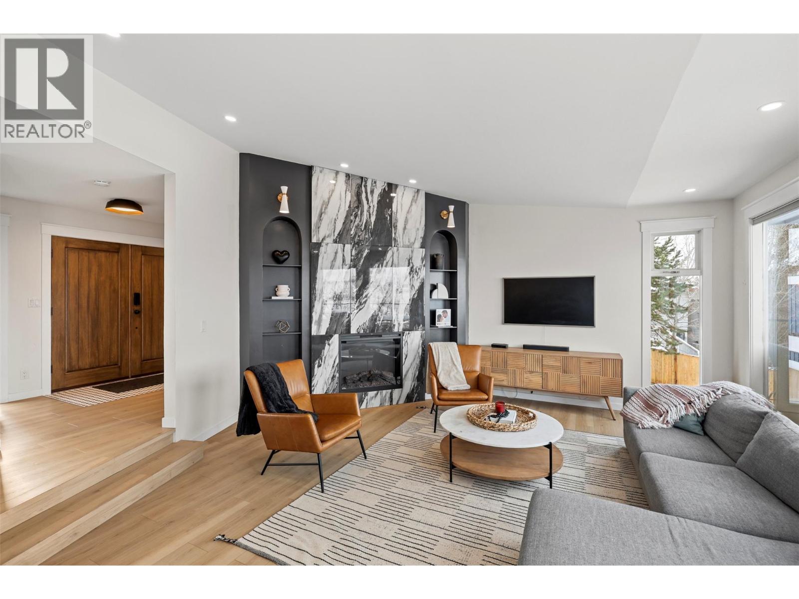 2010 High Country Boulevard, Kamloops, BC - Indoor Photo Showing Living Room