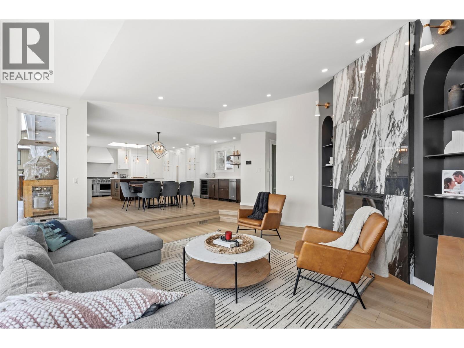2010 High Country Boulevard, Kamloops, BC - Indoor Photo Showing Living Room
