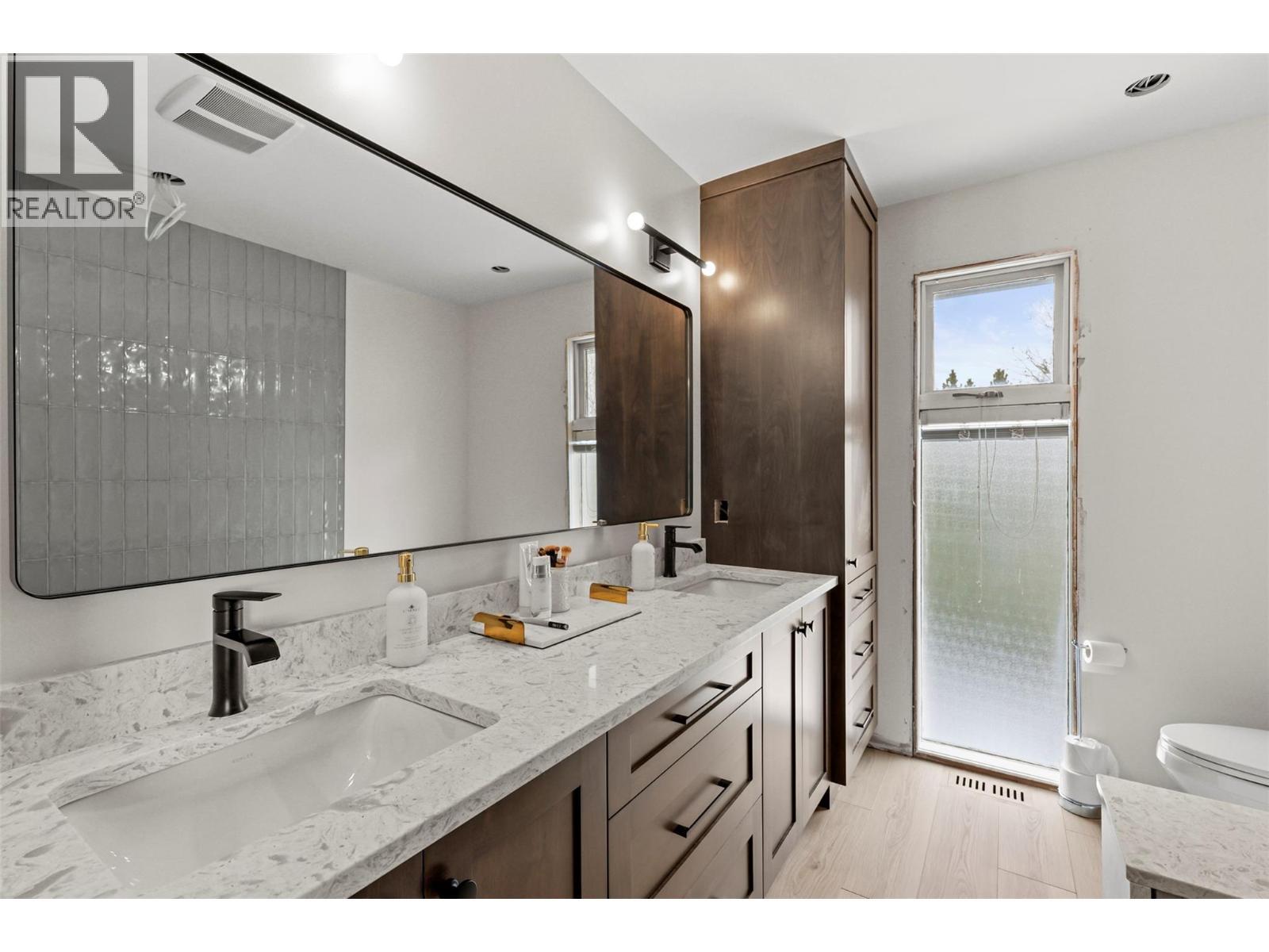 2010 High Country Boulevard, Kamloops, BC - Indoor Photo Showing Bathroom