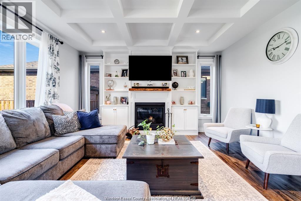 248 Joan Flood, Essex, ON - Indoor Photo Showing Living Room