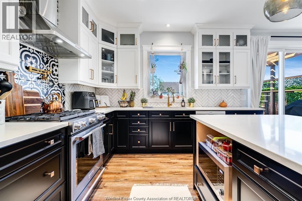 248 Joan Flood, Essex, ON - Indoor Photo Showing Kitchen With Upgraded Kitchen