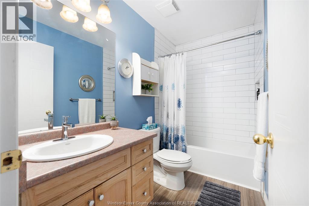1233 St. Paul Avenue, Windsor, ON - Indoor Photo Showing Bathroom