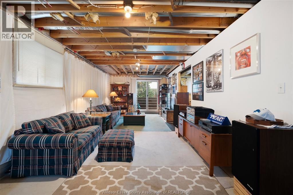 1233 St. Paul Avenue, Windsor, ON - Indoor
