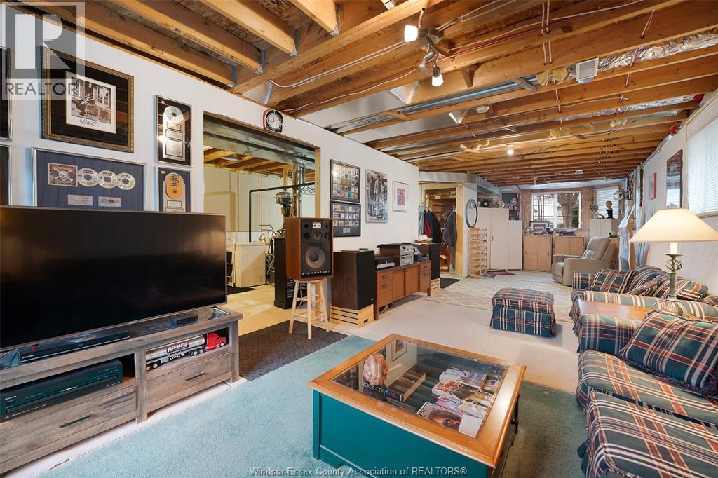 1233 St. Paul Avenue, Windsor, ON - Indoor Photo Showing Basement