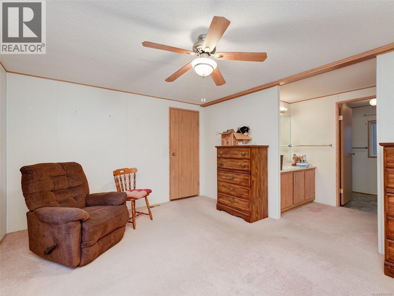 WALK-IN CLOSET FOR PRIMARY BEDROOM - 2694 Mathew Pl, Malahat, BC