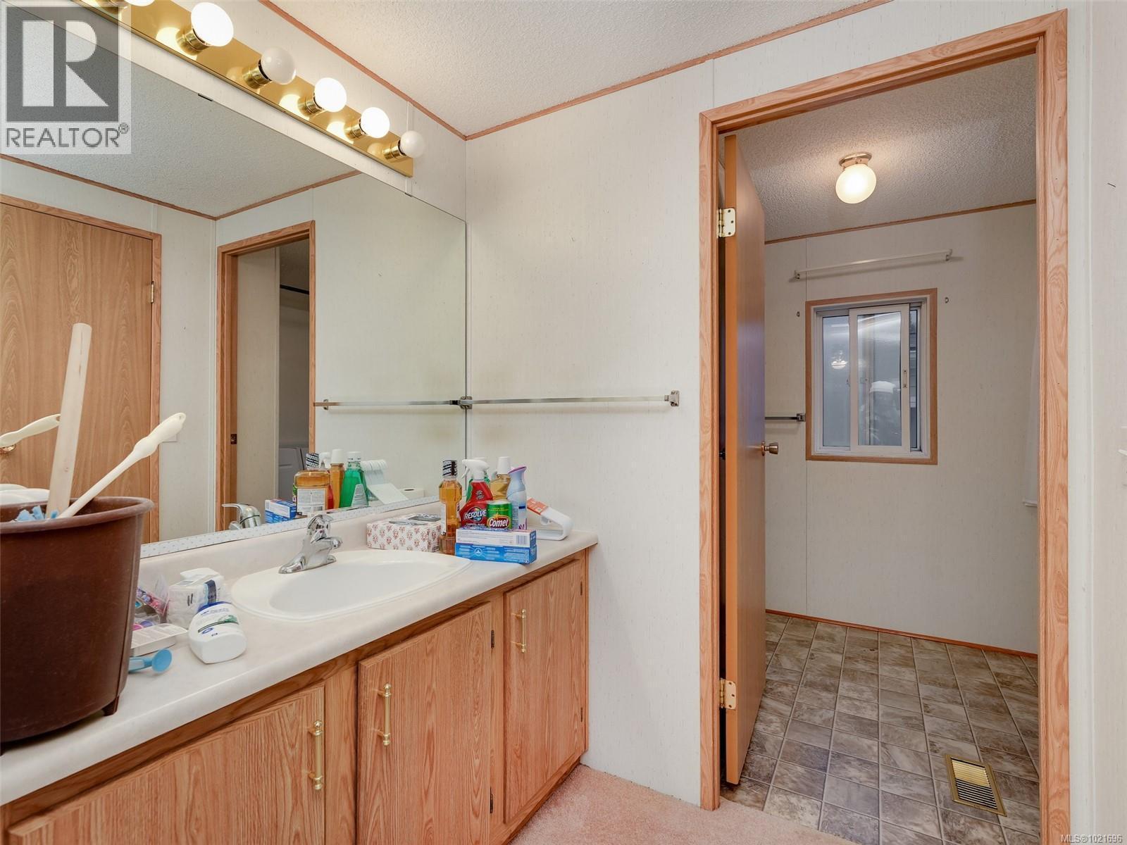 PRIMARY BATHROOM - 2694 Mathew Pl, Malahat, BC