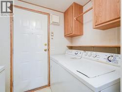 BIG LAUNDRY / MUD ROOM -