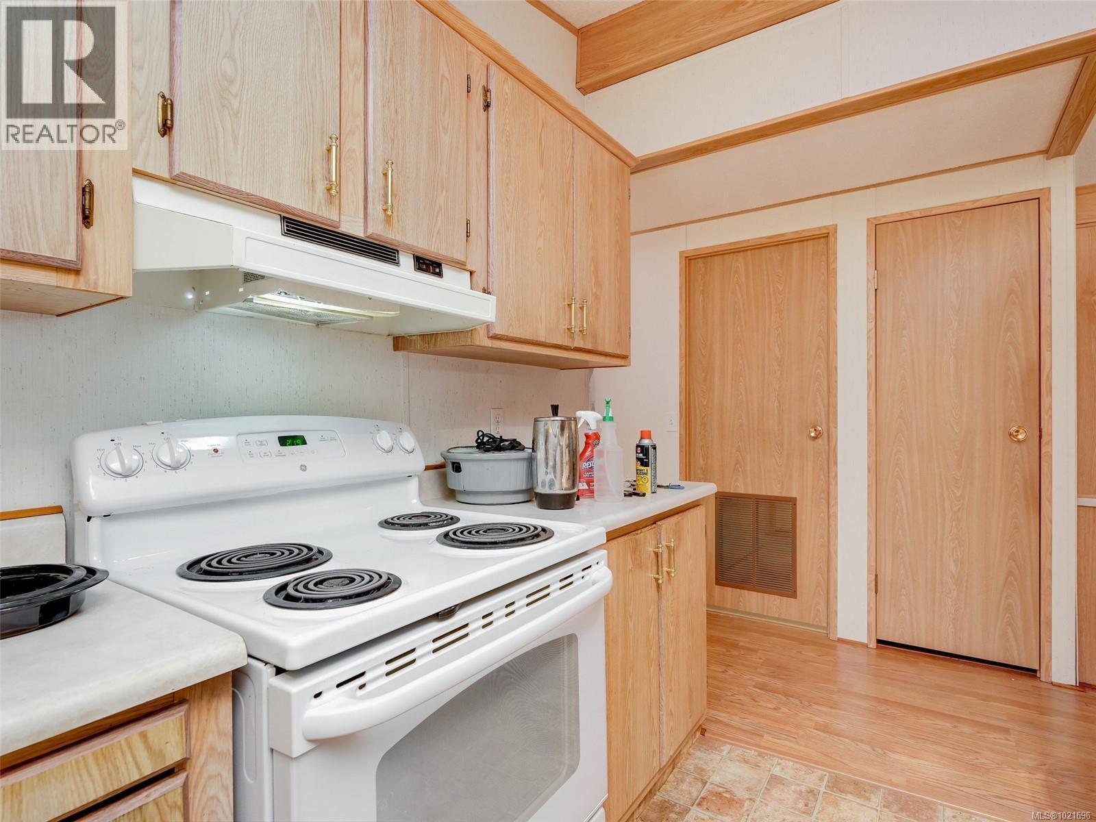 BIG KITCHEN - 2694 Mathew Pl, Malahat, BC