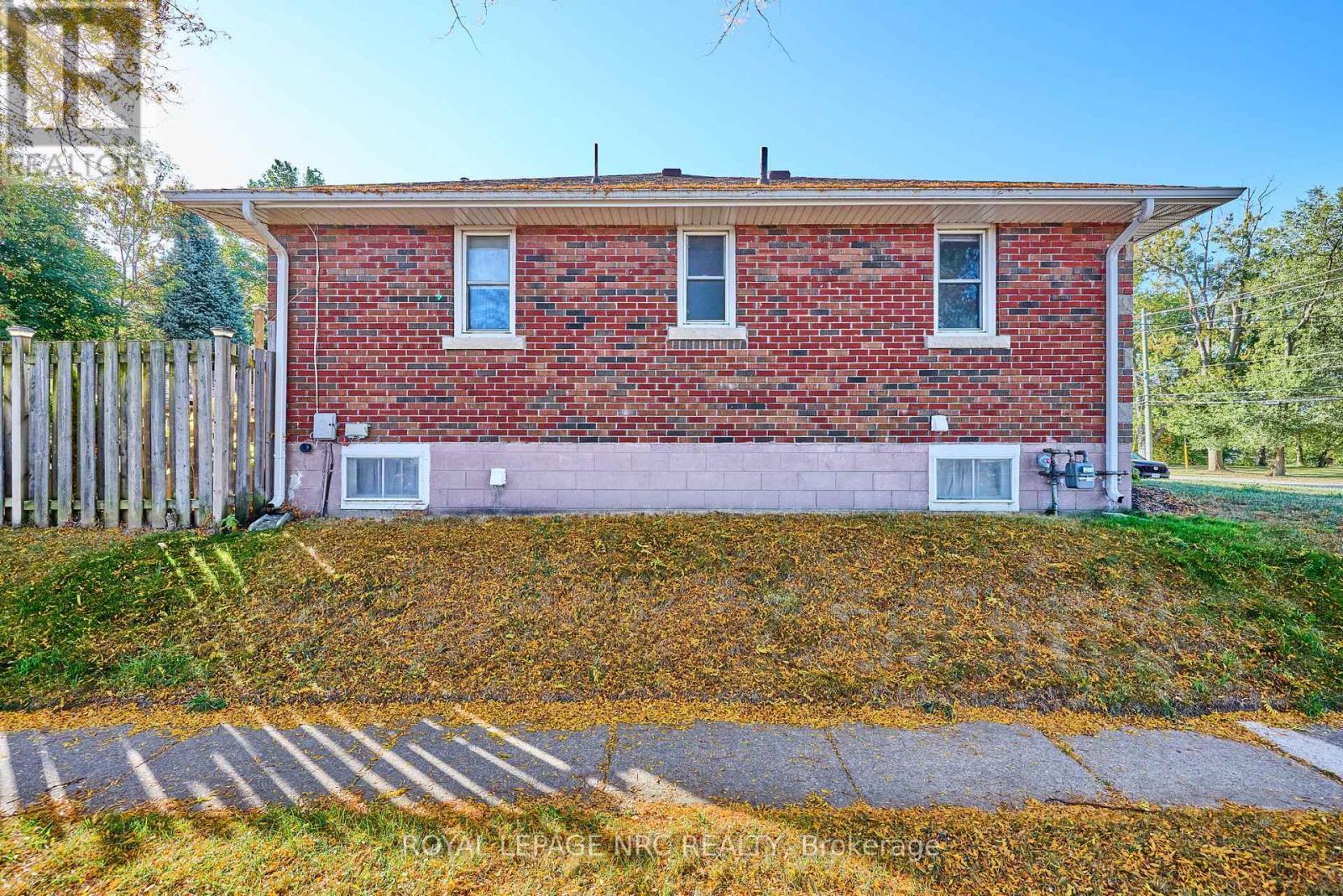 2862 Dorchester Road, Niagara Falls (Stamford), ON - Outdoor