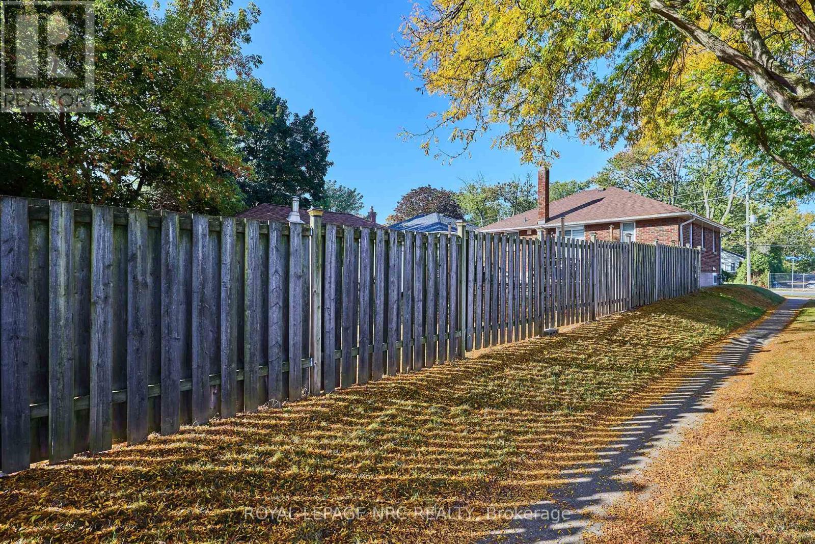 2862 Dorchester Road, Niagara Falls (Stamford), ON - Outdoor