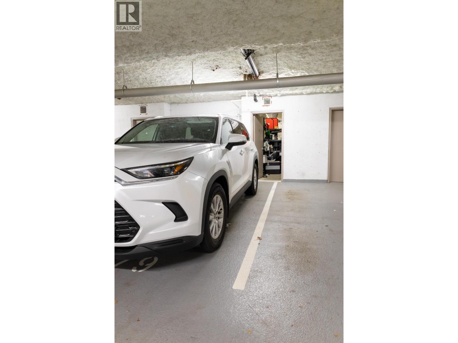 611 2465 Wilson Avenue, Port Coquitlam, BC - Indoor Photo Showing Garage